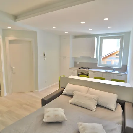 Aromi Piccolo 3* Salò